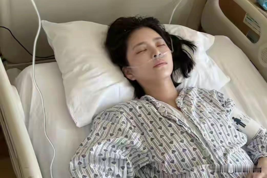 杜淳的妻子自爆切除了一片肺叶，因此错过了谢霆锋的演唱会，丈夫贴心的安慰她说会补给