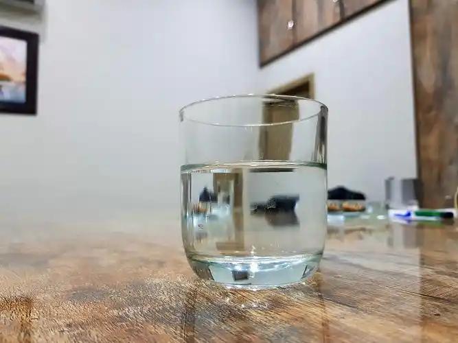 我每天早晨的习惯，喝一小杯温水。小事攒健康，让养生融入生活日常。起床喝温水，好