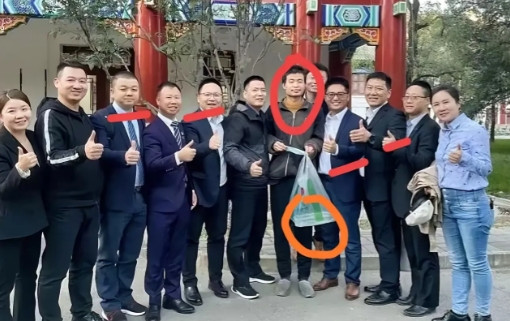 我怀疑过韦东奕是否真的快乐也怀疑过他是否会在意别人的目光实在没想到，