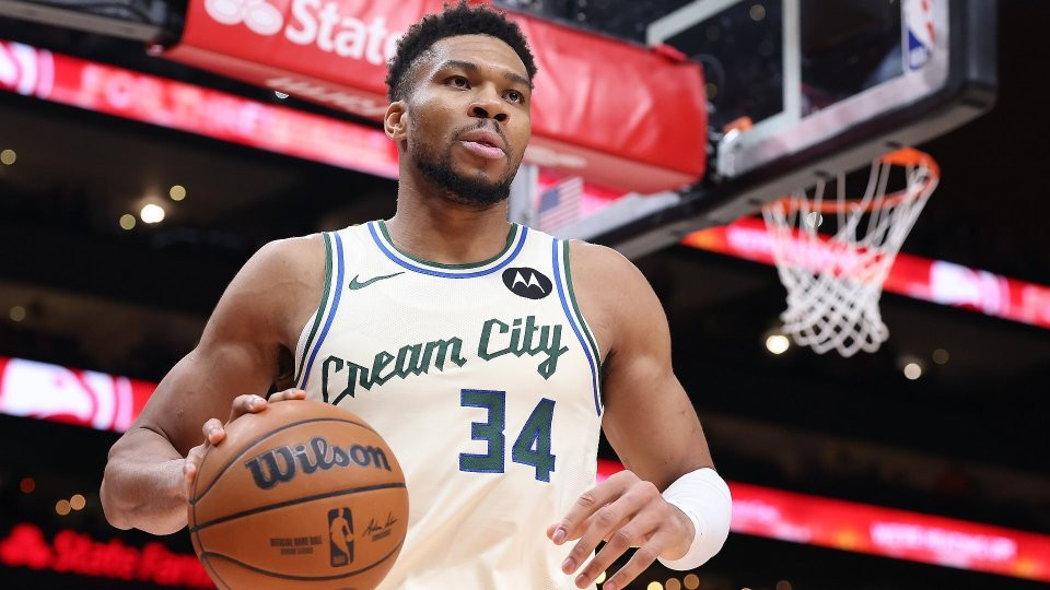 交易截止日后字母哥留雄鹿：传奇自带引力 未来续约话语权在手