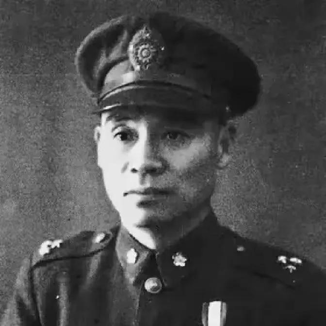 1943年我军俘虏了一批国军，新四军战士孙长兴冲他们喊道：“谁是韩德勤？”正以为