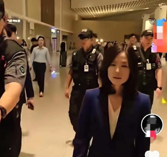 “这一刻我才明白,他们为什么叫大韩帝国!”韩国女部长带领警察去柬埔寨打击诈骗——