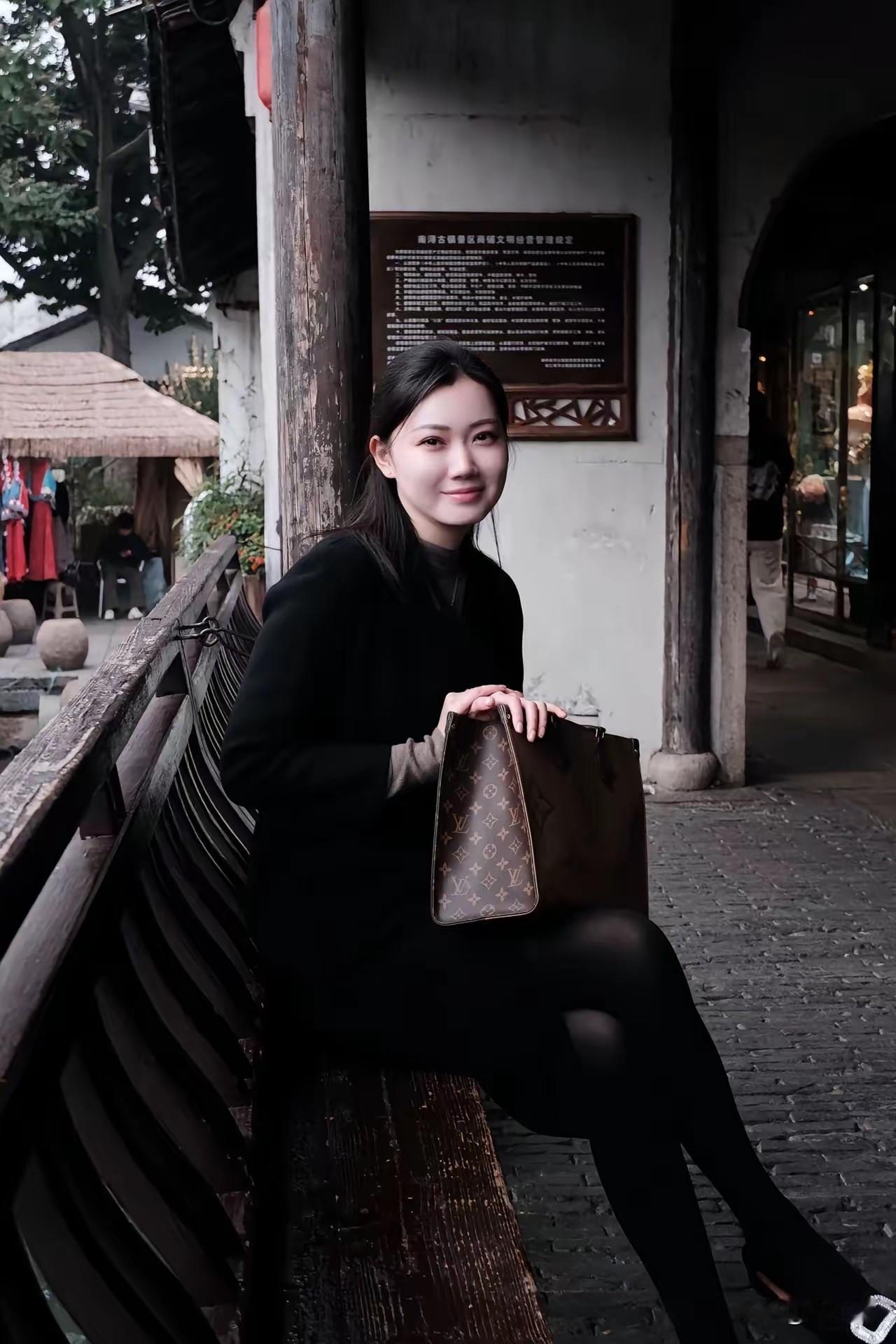 你越往上走，就会发现山顶的人，给你掌声山腰的人，与你同行，只有山脚的人“拼命