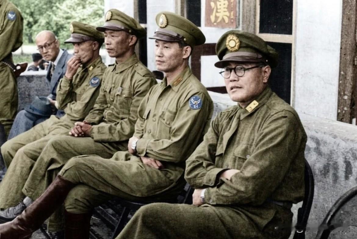 廖耀湘比较罕见的一张照片，照片中他佩戴着显眼的中将领章，实际铨叙军衔却只是骑兵上