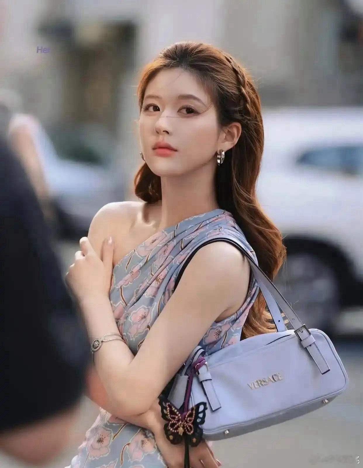 1.赵露思公司耐心快耗尽了，项目黄了都卡在她能不能保证拍戏犯不犯病上，她直说保证