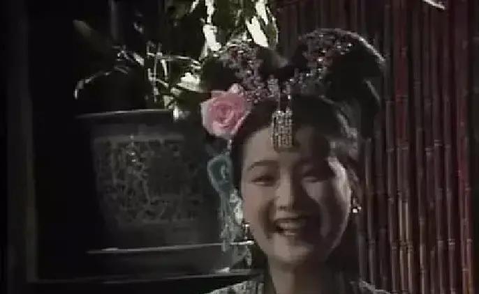 一趟火车，一节车厢，七分钟。一个少女的命运，被永久改写。1986年，《西游记