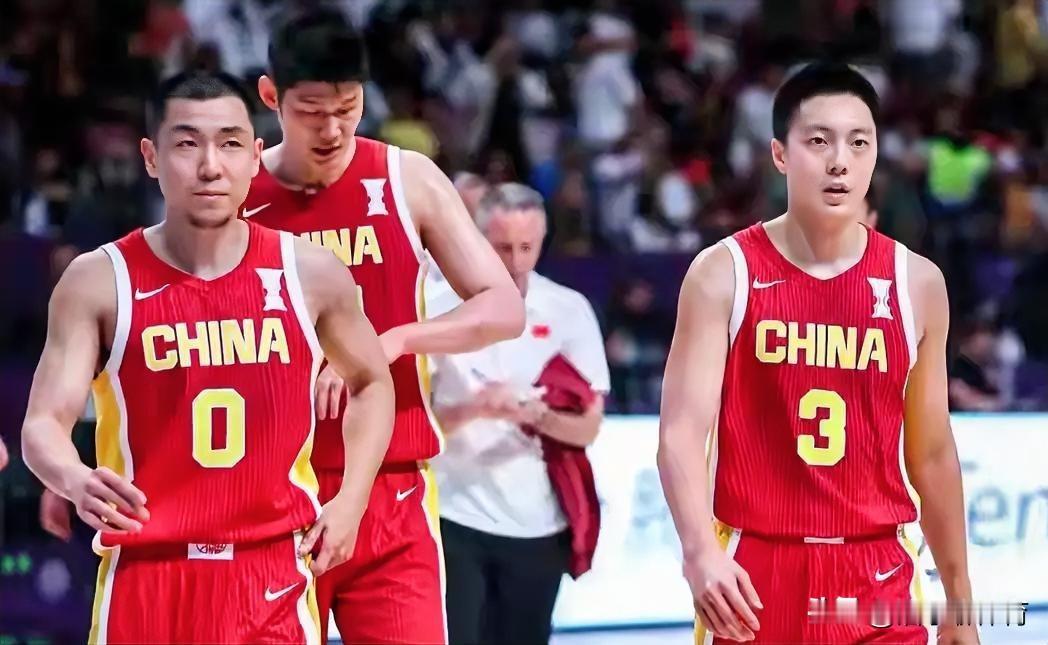 大胆预测一下国家队迎战韩国的首发主力阵容，周琦和张镇麟只能打替补轮换。首发主力