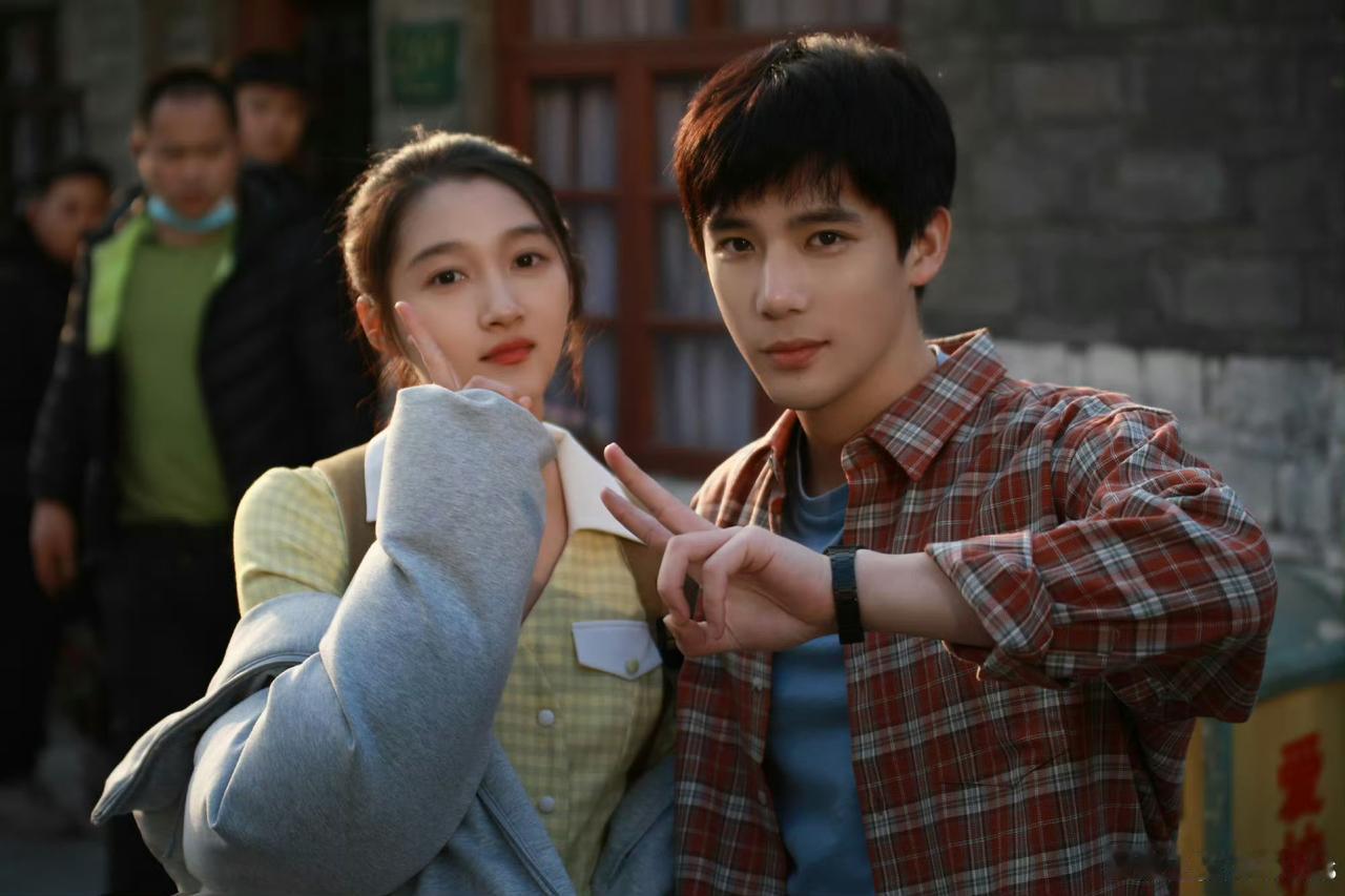 💥刘大锤直播猛料：关晓彤王安宇“零交集”！鹿晗躺枪成最大意难平？1.狗