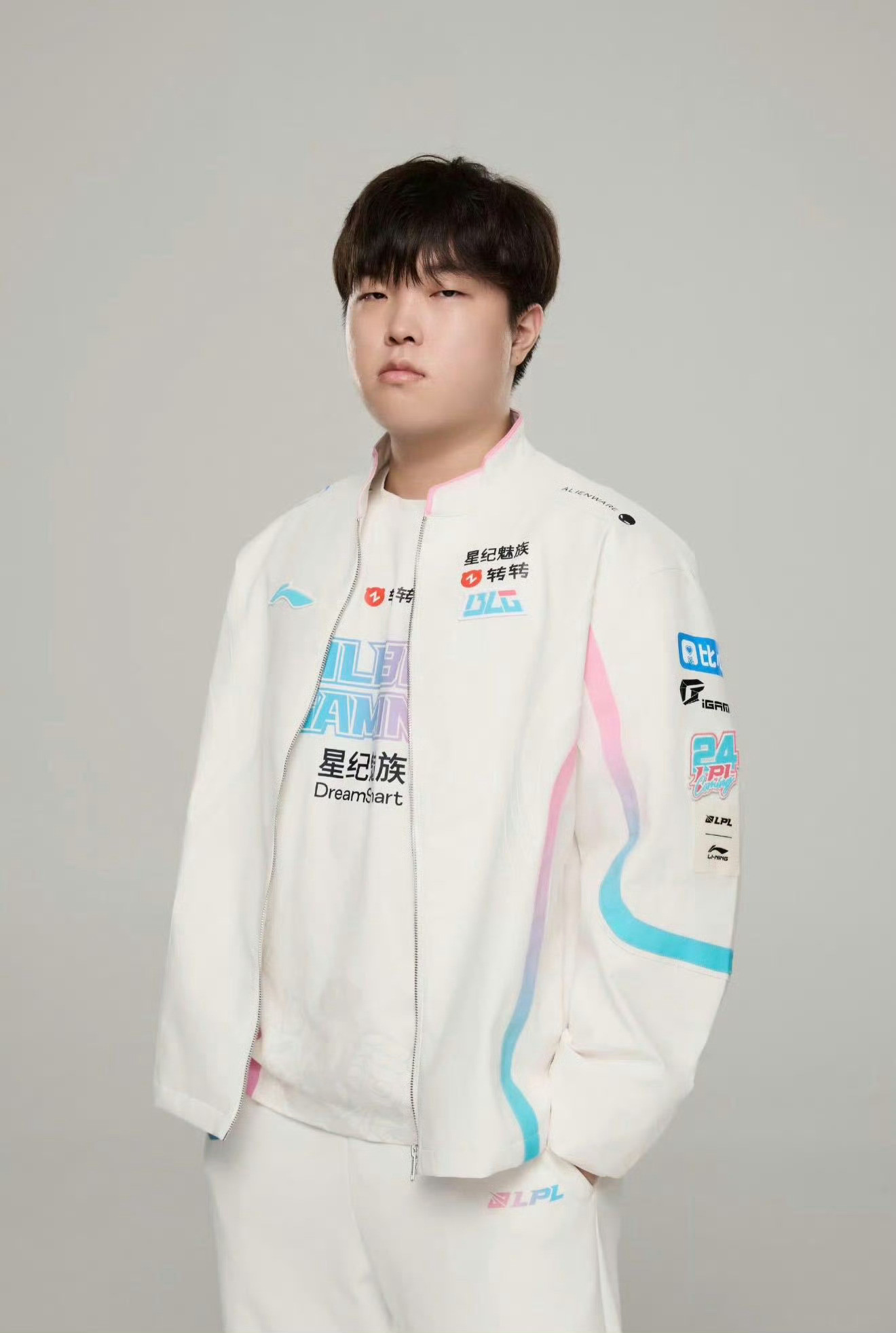 AI模拟Bin和Zeus谁是世一上AI用十万次对战数据给出的答案:Bin在团战