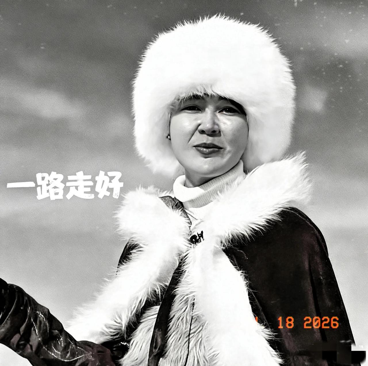 贺娇龙的追悼会没有照片流出，业内人士分析这是有意为之，追悼会规格之所以这么高一般