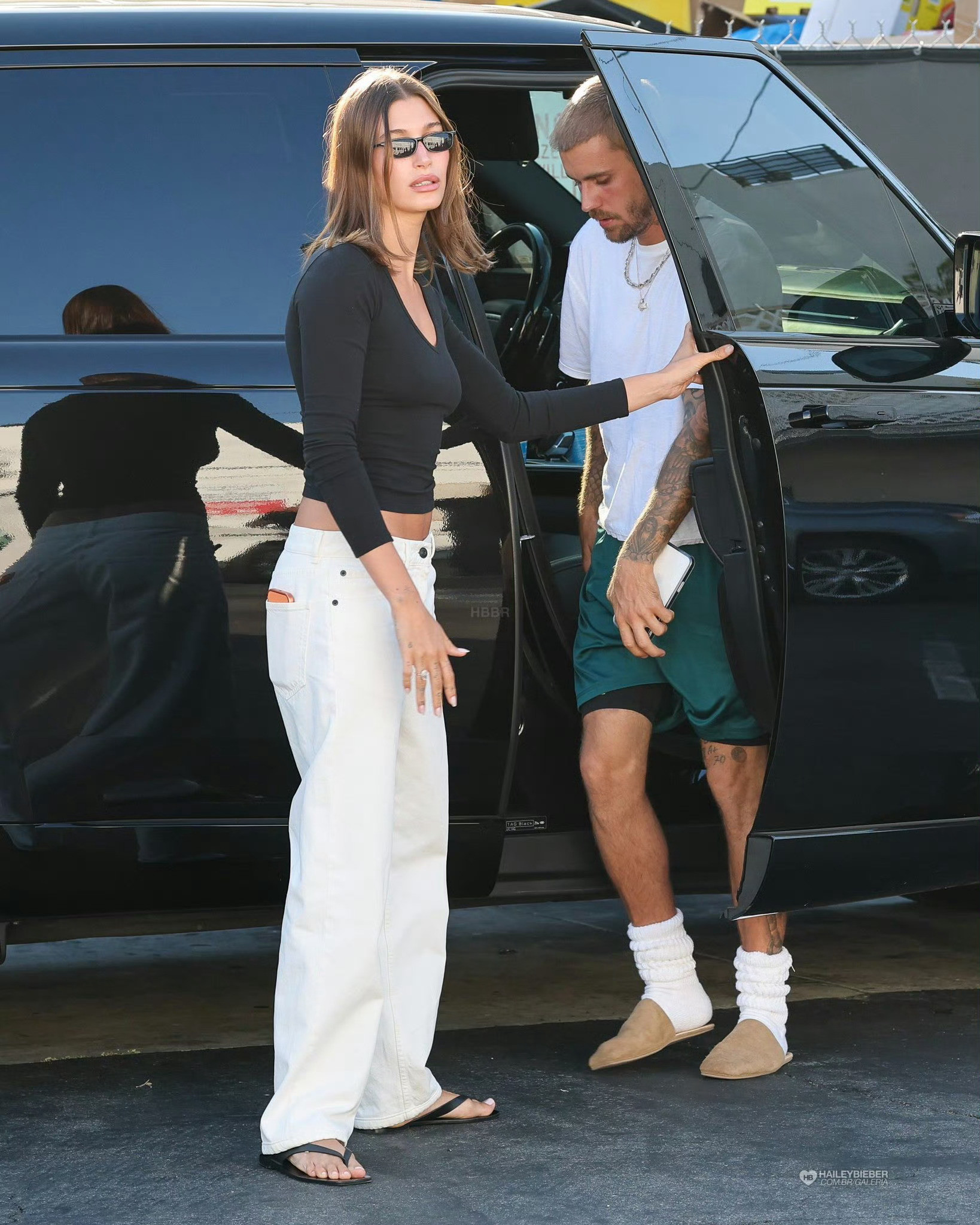比伯JustinBieber和爱妻HaileyBieber最新洛杉矶外出街拍