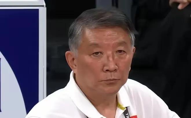 女篮亚洲杯赛后新闻发布会上中国主教练的荒唐打分一一本月20日亚洲女篮赛上，中国