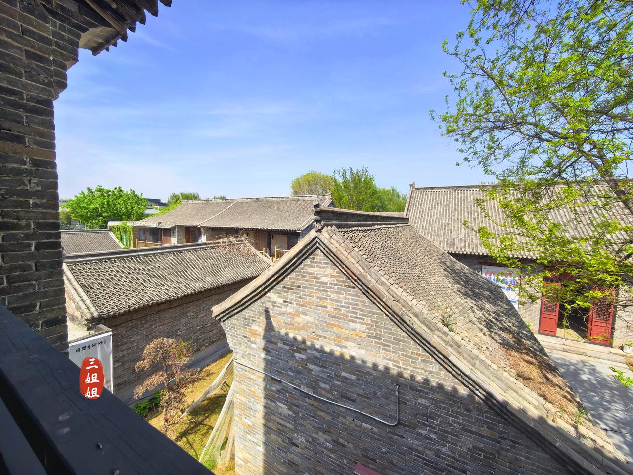 同盟古镇春日又焕新，四月赴一场新绿治愈季。一个黄河岸边的文旅小镇，却吸引我来了