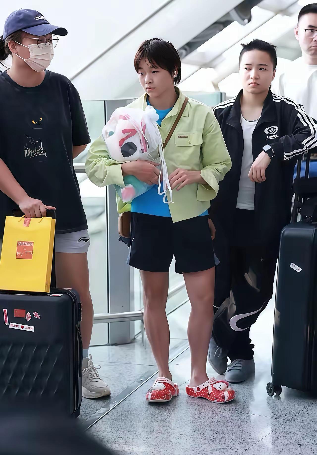 看到全红婵报警的通报，再瞅着那群连夜退群、狂删记录的嘴脸，硬是给我看笑了。