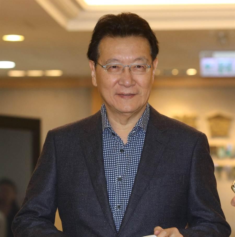 难怪赵少康总在节目里批评大陆，这背后确实和他父亲赵振镕的经历有关。 赵少康在