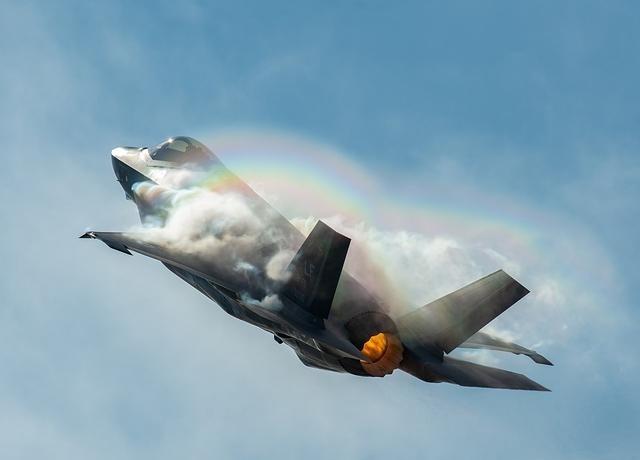为什么说低估F-35是很愚蠢的行为？国内很多军事自媒体对F-35不屑一顾，