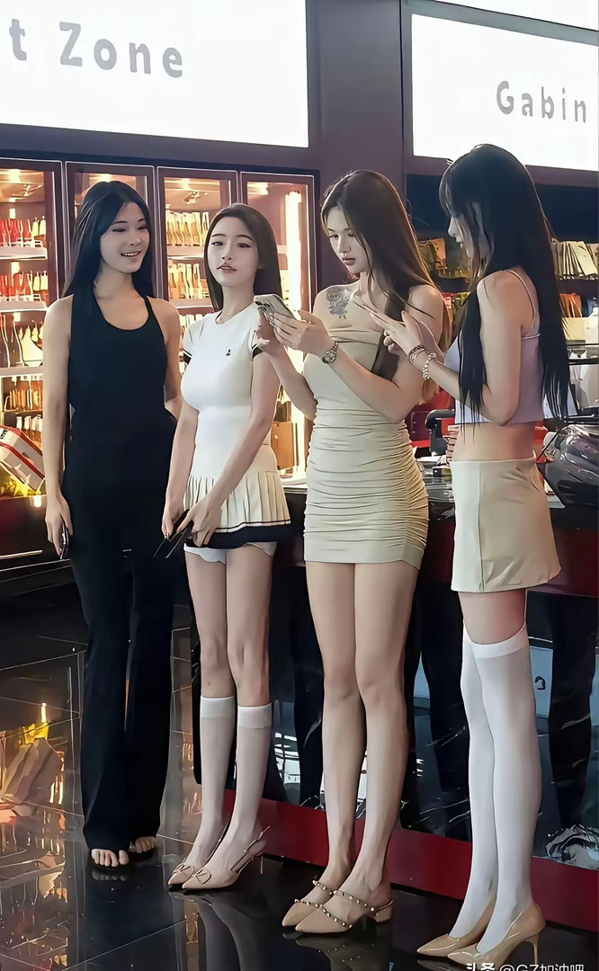 她们这是在干嘛？