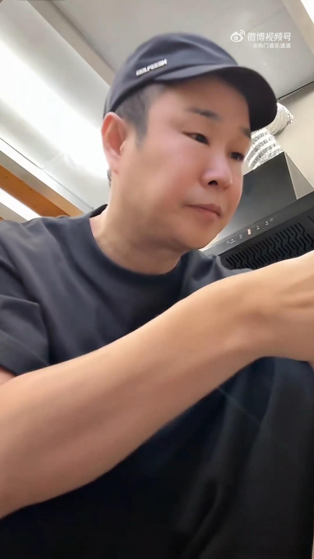 小沈阳一觉醒来天塌了小沈阳肿成蜜蜂小狗了虽然眼部浮肿打乱一点彩排节奏，但是小沈阳