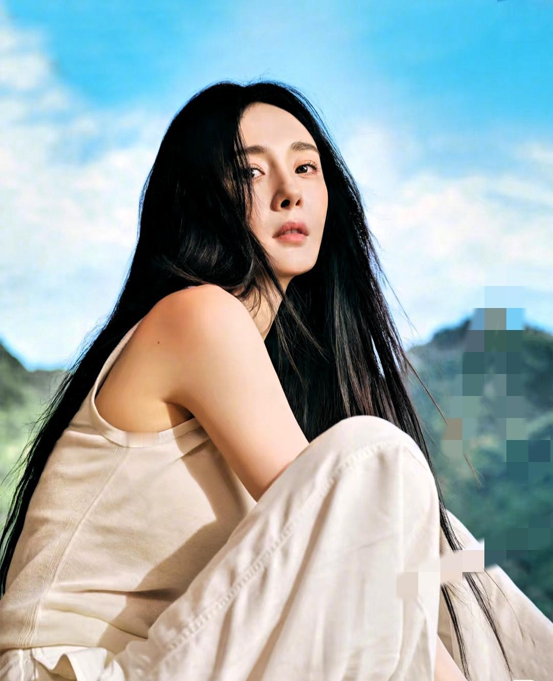 杨幂演技是不是“顶流”真没那么重要！只要她不塌房，光靠那份“清醒到骨子里，强