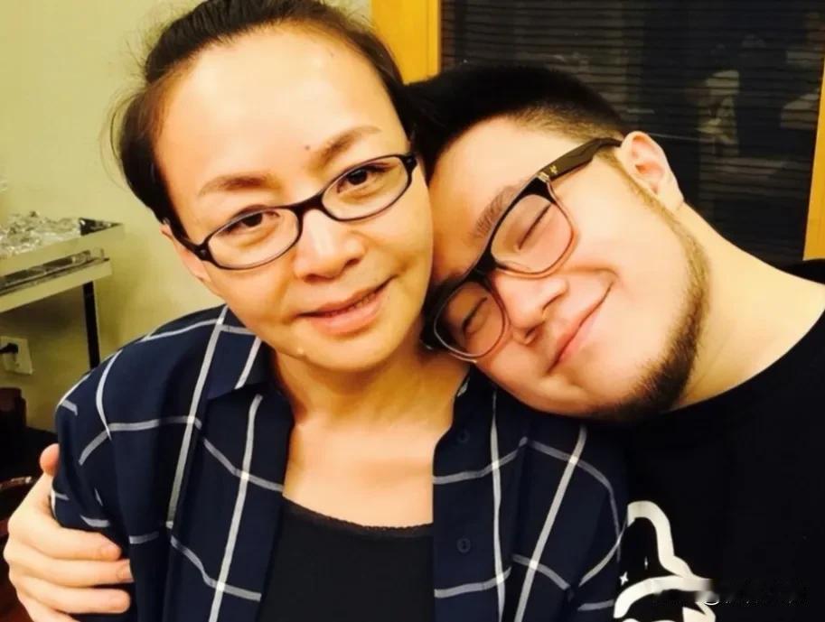 巴图同父异母弟弟，英如镝多次相约见面，要修复两家关系，都被宋丹丹和巴图拒绝。反观