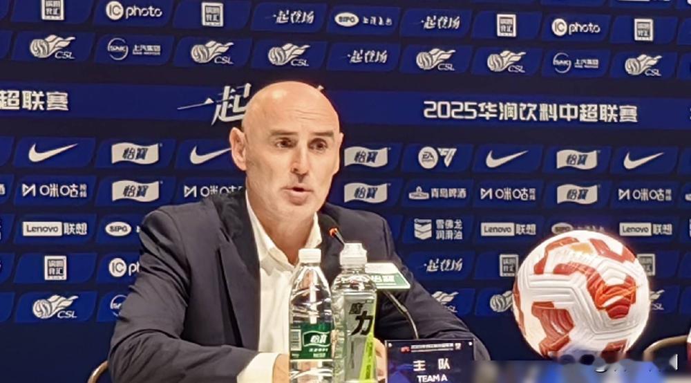 中超有多搞笑，本赛季中超最佳主教练是谁。带上海海港拿了两连冠的穆斯卡特，居然