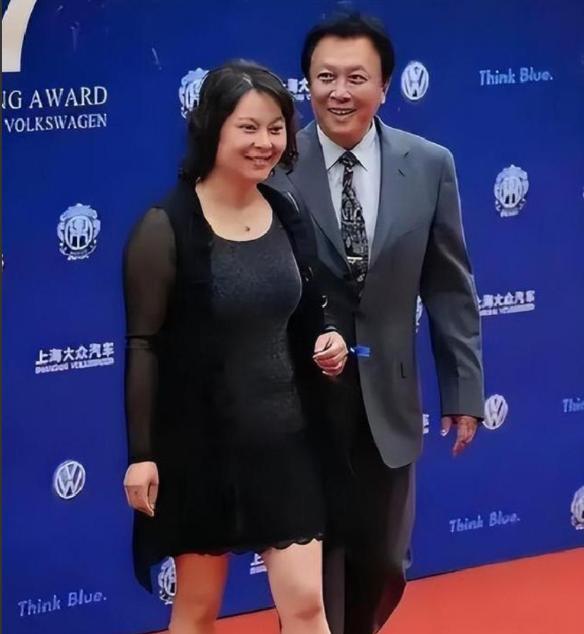 老戏骨唐国强的亲闺女唐莉如今都已经43岁啦，谁能想到，这位本该风光无限的星二代，