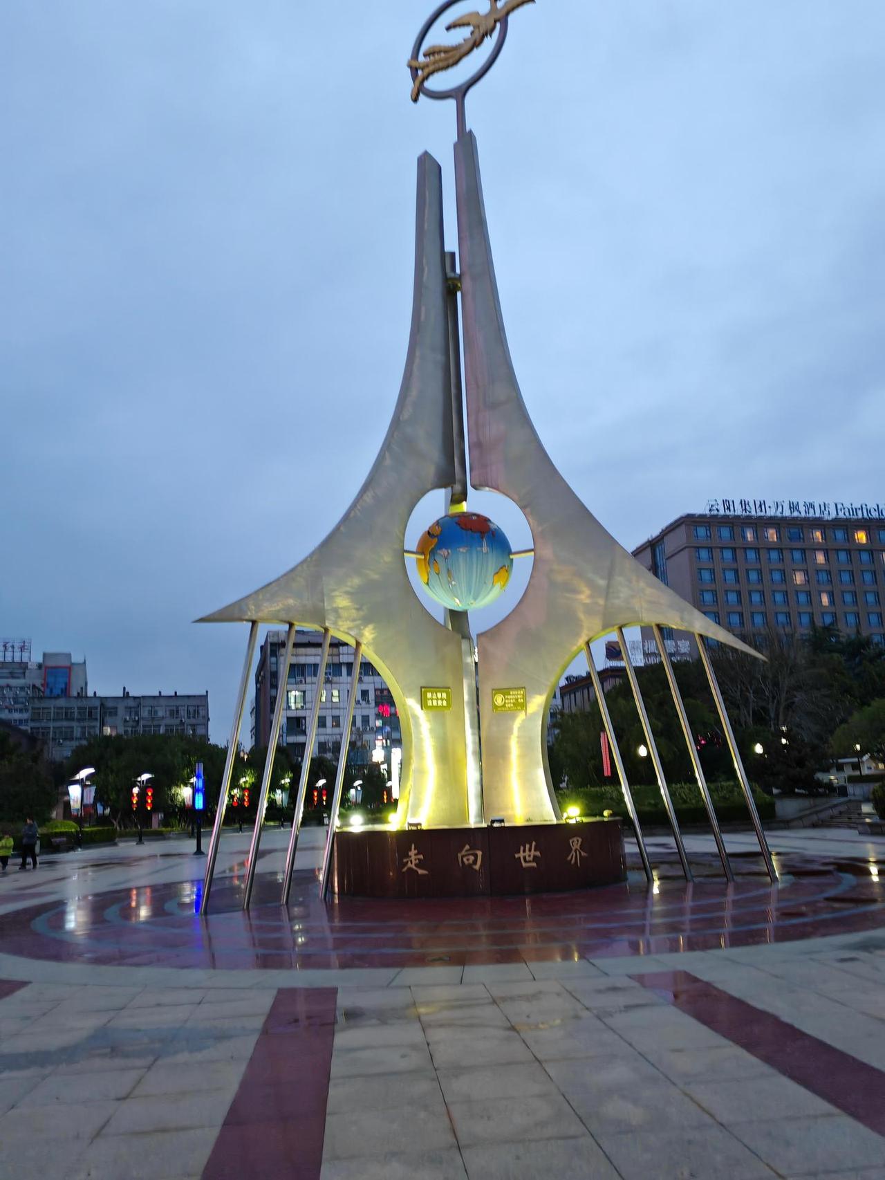 你看了丹阳市民广场这新宏伟建筑有什么感想？丹阳位于江苏镇江，城市不大，但历史悠