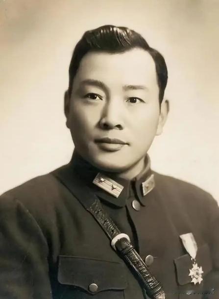 1949年，国民党军军长方靖被俘，原本打算自杀，但一想到20岁的妻子，就打消了轻