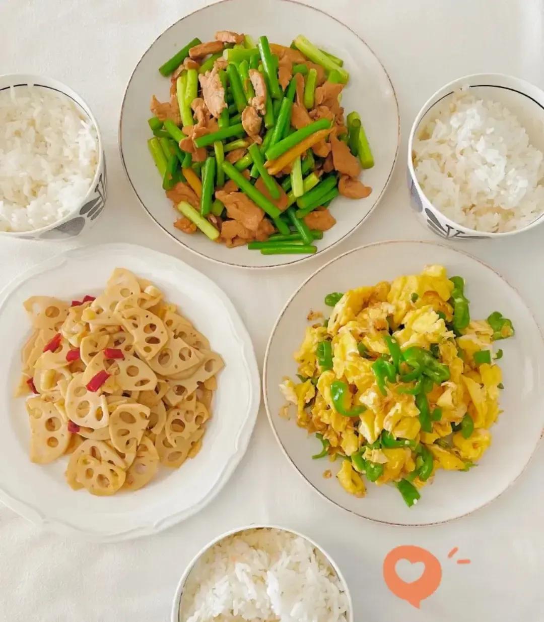 一位婆婆在儿子家住了五年，每天五点起床做早餐，接送孙子、买菜、拖地、洗衣服，全包