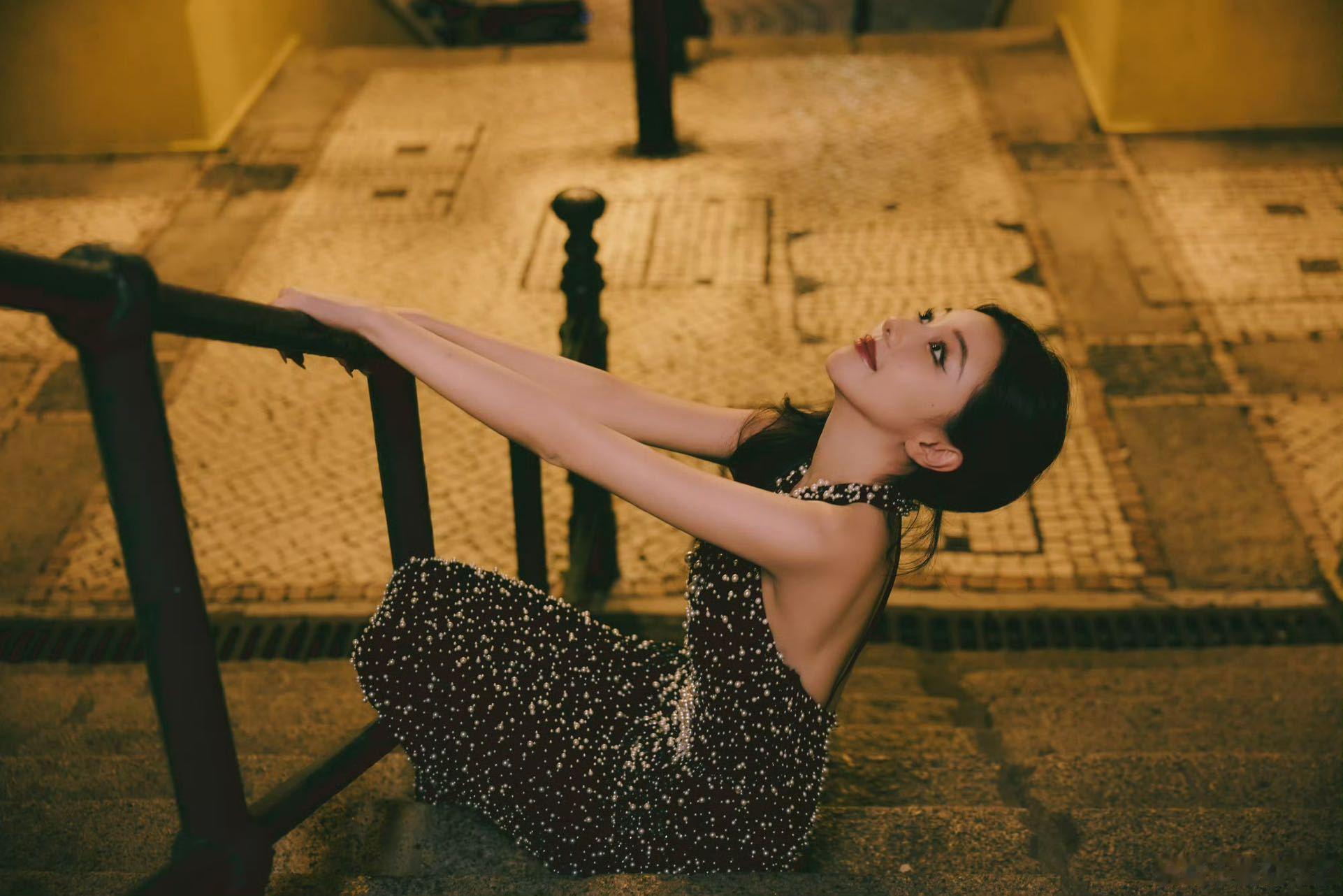 王鹤润豆德在哪里王鹤润的vlog里全是下班的雀跃，和狗狗的互动也好有爱，分享