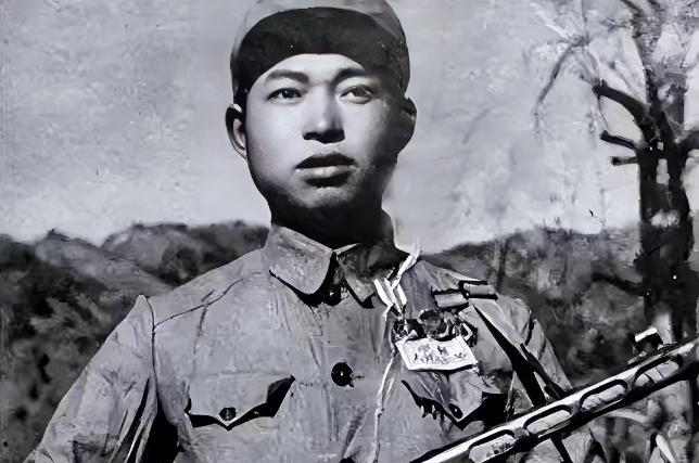 1951年，关崇贵在朝鲜战场上对美军战机连开14枪，彭德怀得知后下令：把他连升三