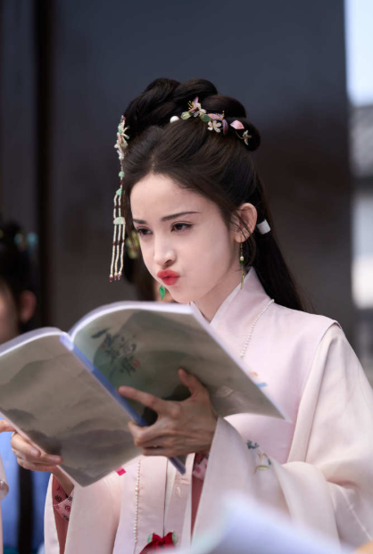 娜扎的镜头下也太美了，没有多余的修饰，却能让人一下子get到那种冲击力，现在开始