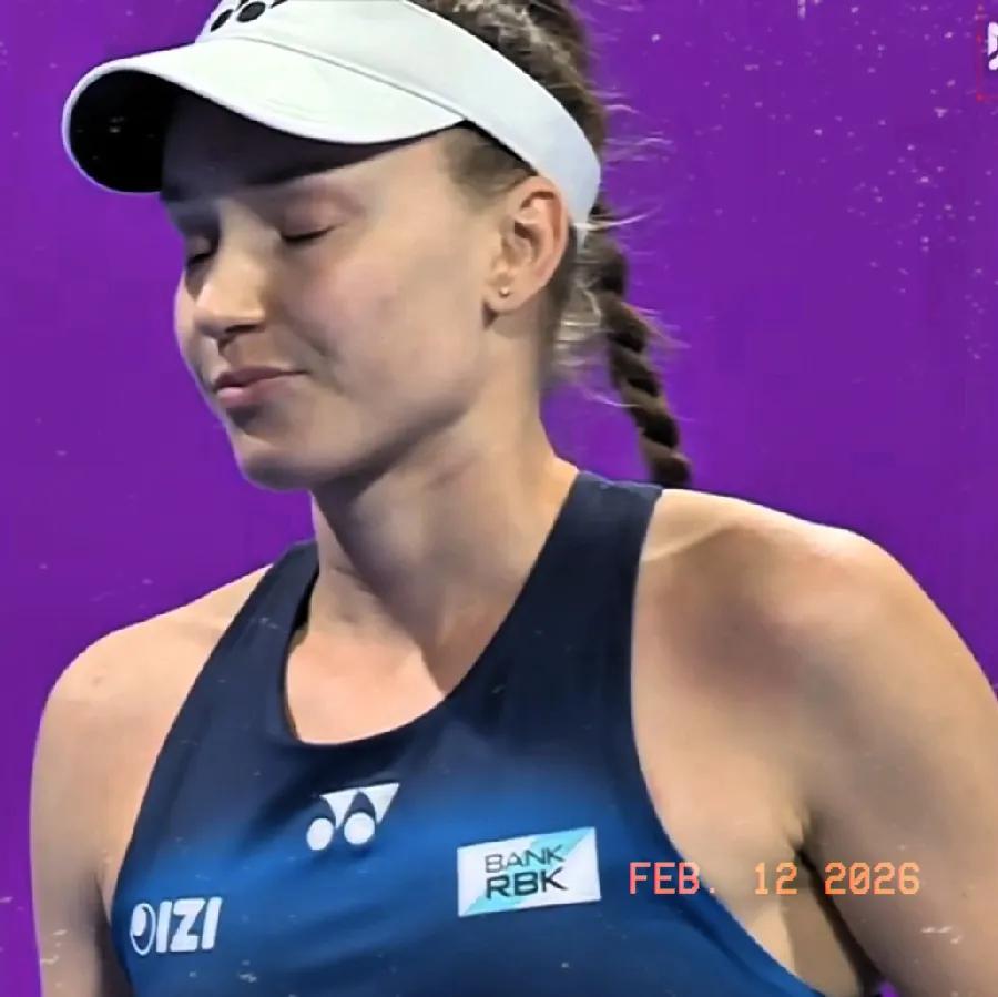 郑欣文与莱巴金娜八强争夺战最新消息:首盘前3局，郑欣文与莱巴金娜各自守住发球局