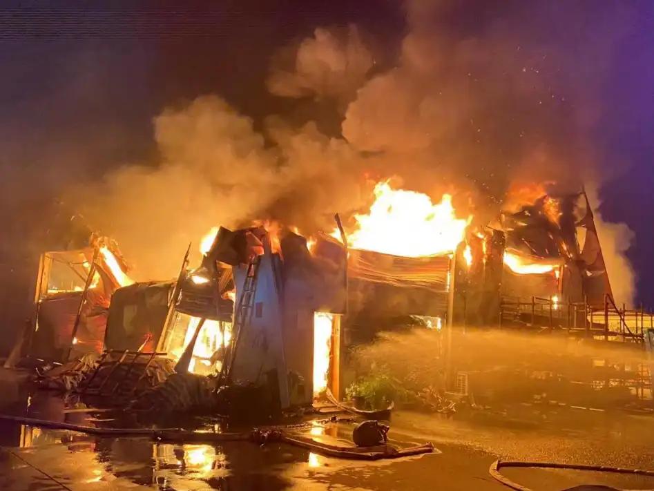 榆林这场粮库的“戏火”烧得也太会挑时候了……​500平的面积，硬生生烧足6