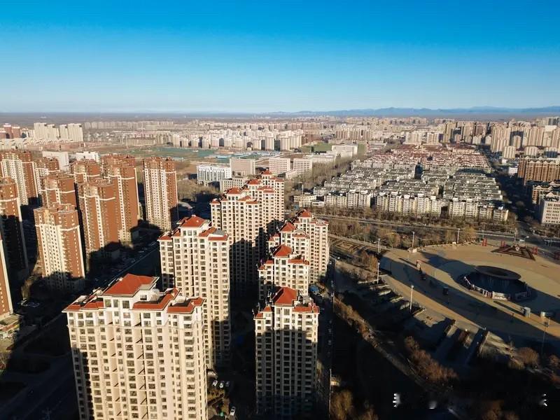 那些房价永远涨的博主来说，他们每天需要投喂给粉丝的内容，就是让粉丝觉得，房价还能