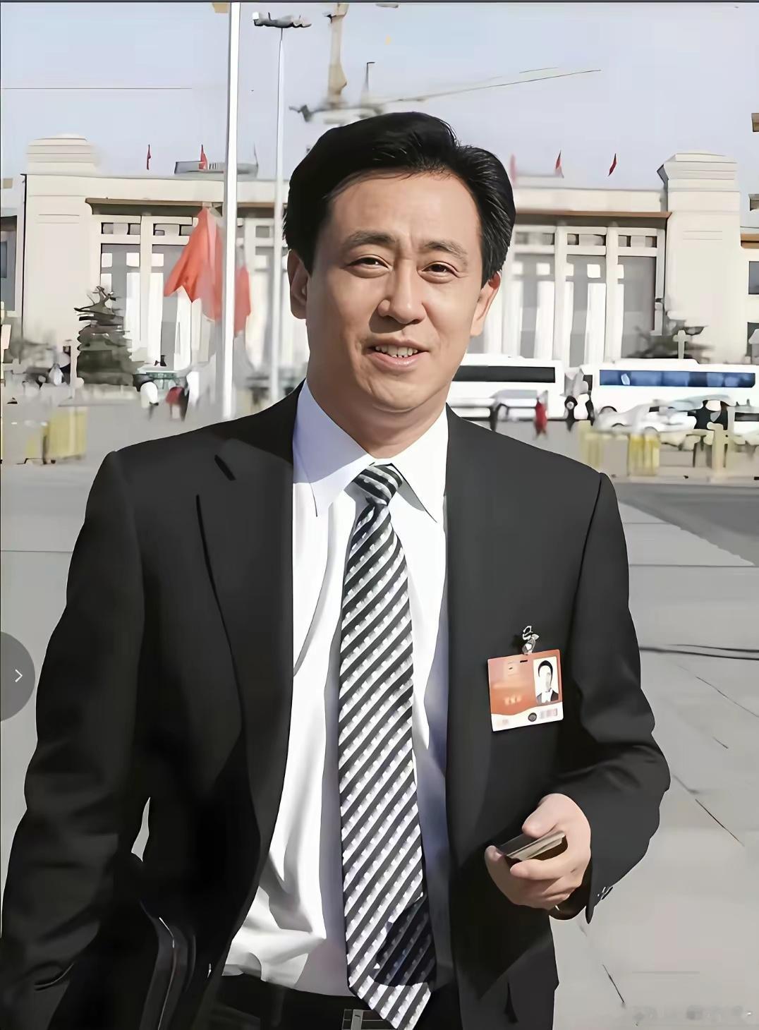 许家印不把公司搞那么大，凭他的营销能力，日子不错的。一大就停不下来了，掉不了头了