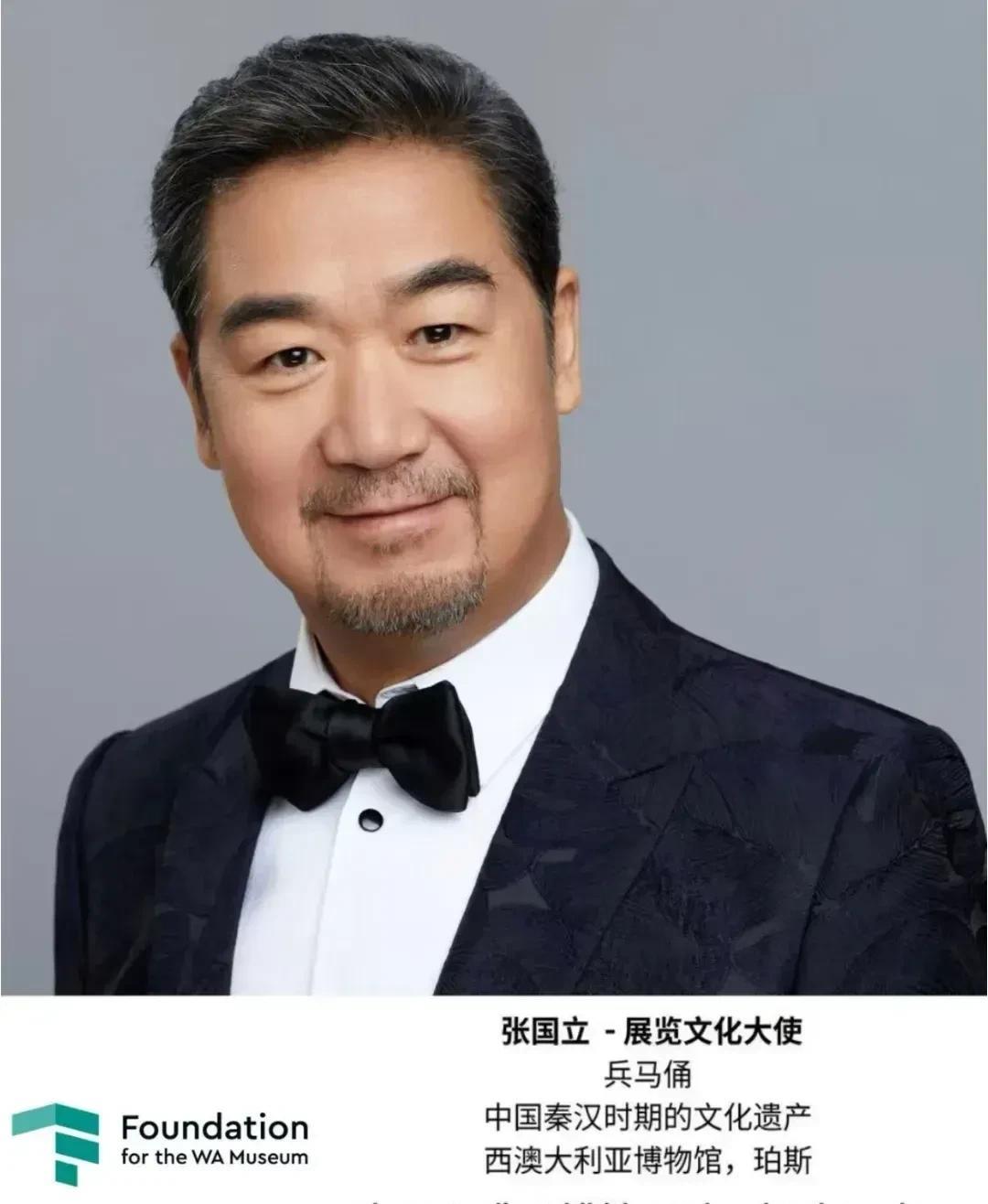 张国立厉害了，不拍戏的时候，成了文物大使，和国宝一起出国，他是展览大使。前一阶