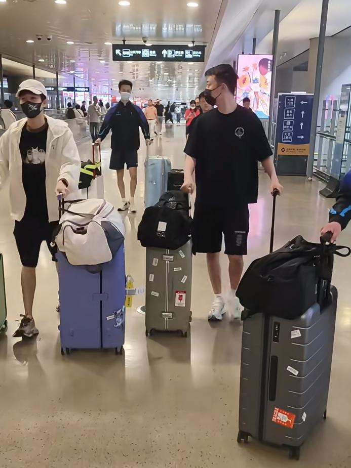 明润小分队出发雄安——林高远带领兄弟们冲呀6月7日，明润小分队从上海明润总部