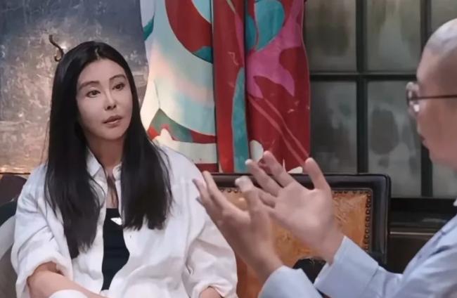 王祖贤自爆恋爱史，还说自己现在单身，李诞小心翼翼的问她：“那你上一次恋情是什么时