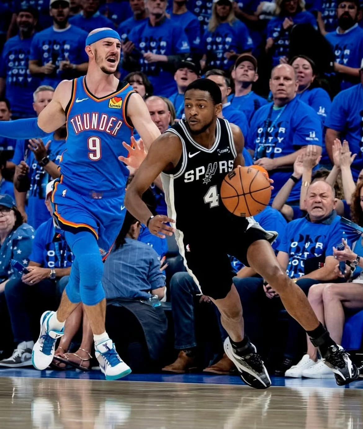 🏆福克斯谈到晋级NBA总决赛:“我的职业生涯经历了很多，能够来到马刺并立即争夺