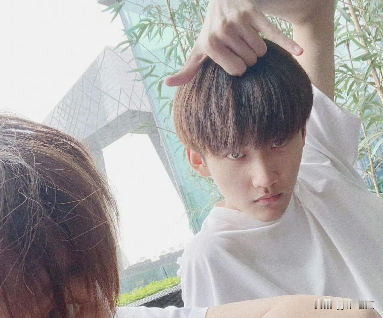 周柯宇亲哥杀疯短剧圈！兄弟俩反差带货，3个选题技巧直接抄周柯宇在现偶剧里甜