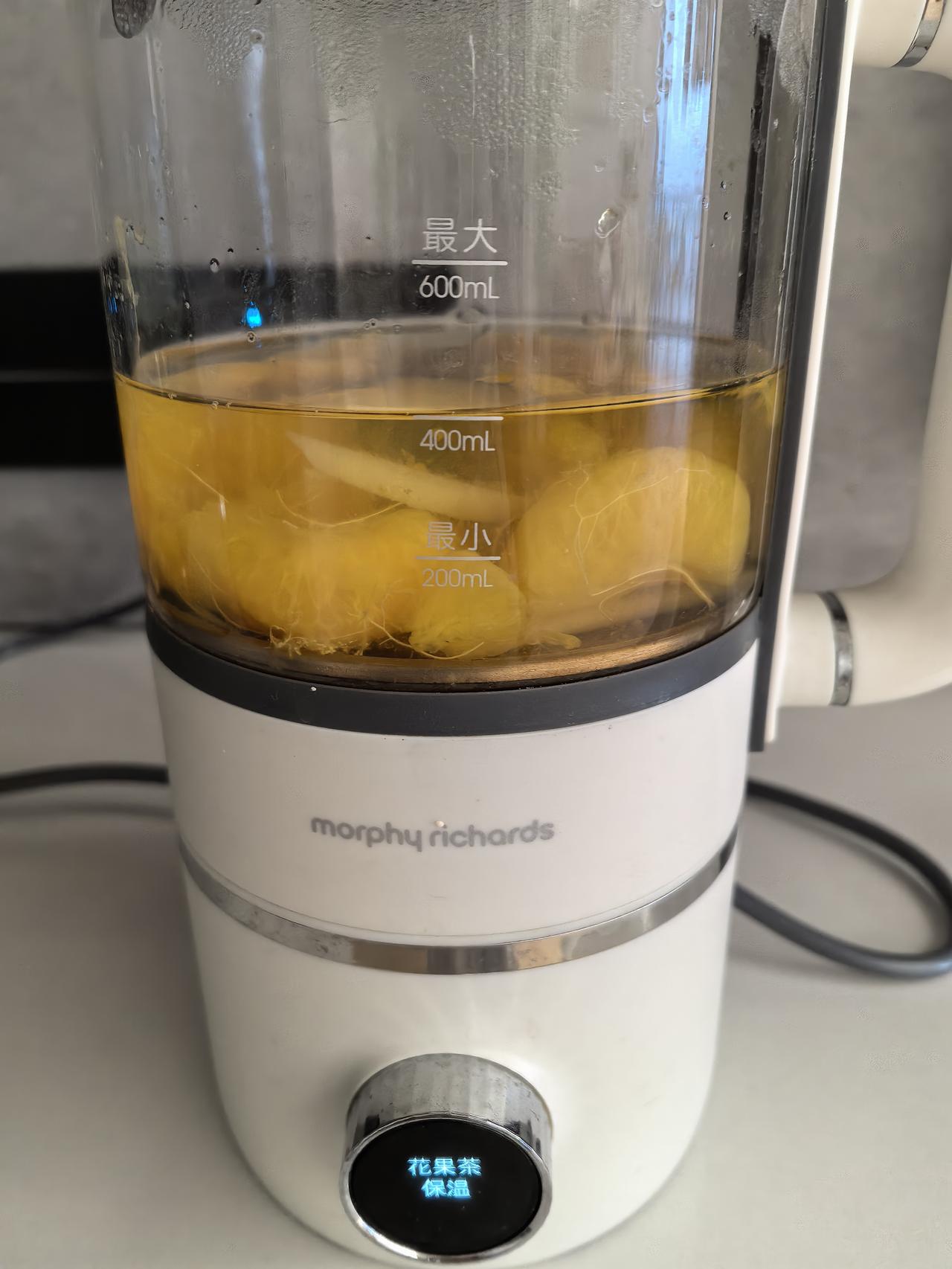 天气寒冷，让我这个水果爱好者很痛苦，很想吃苹果，橘子，梨，甘蔗，可吃了牙齿和胃就