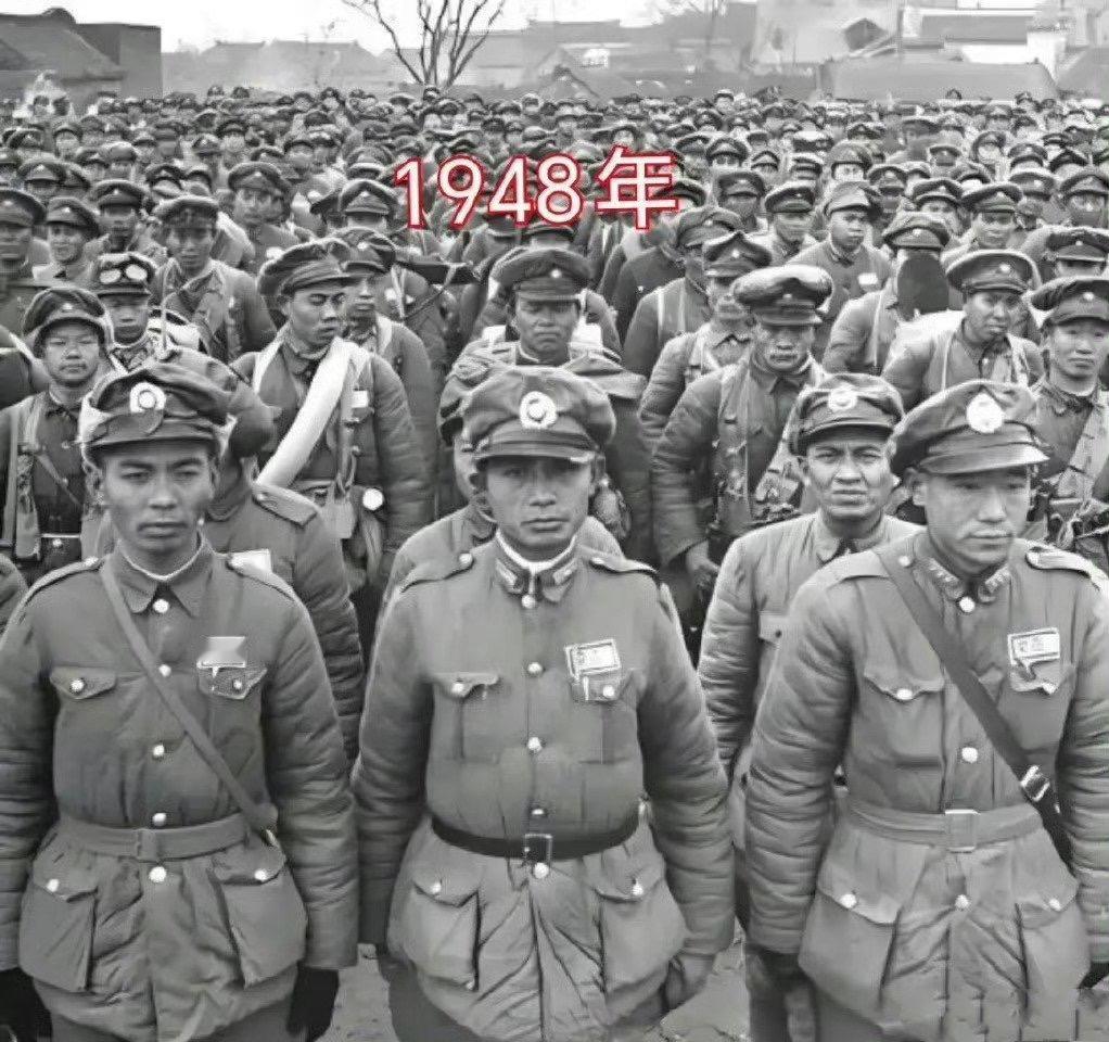 该说不说，左图国军的战斗意志还在，右图简直是糟践国军这个称号！更准确的说，右