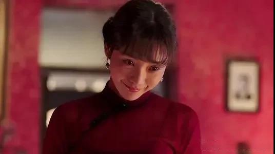 张学良晚年回忆，他的第一个女人其实应该是其表嫂，这个女人教会了他风花雪月。她有个