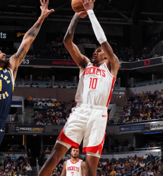 北京时间1月4号中午，火箭队输给了独行侠队，排名掉到了西部第4，火箭队现在能够派