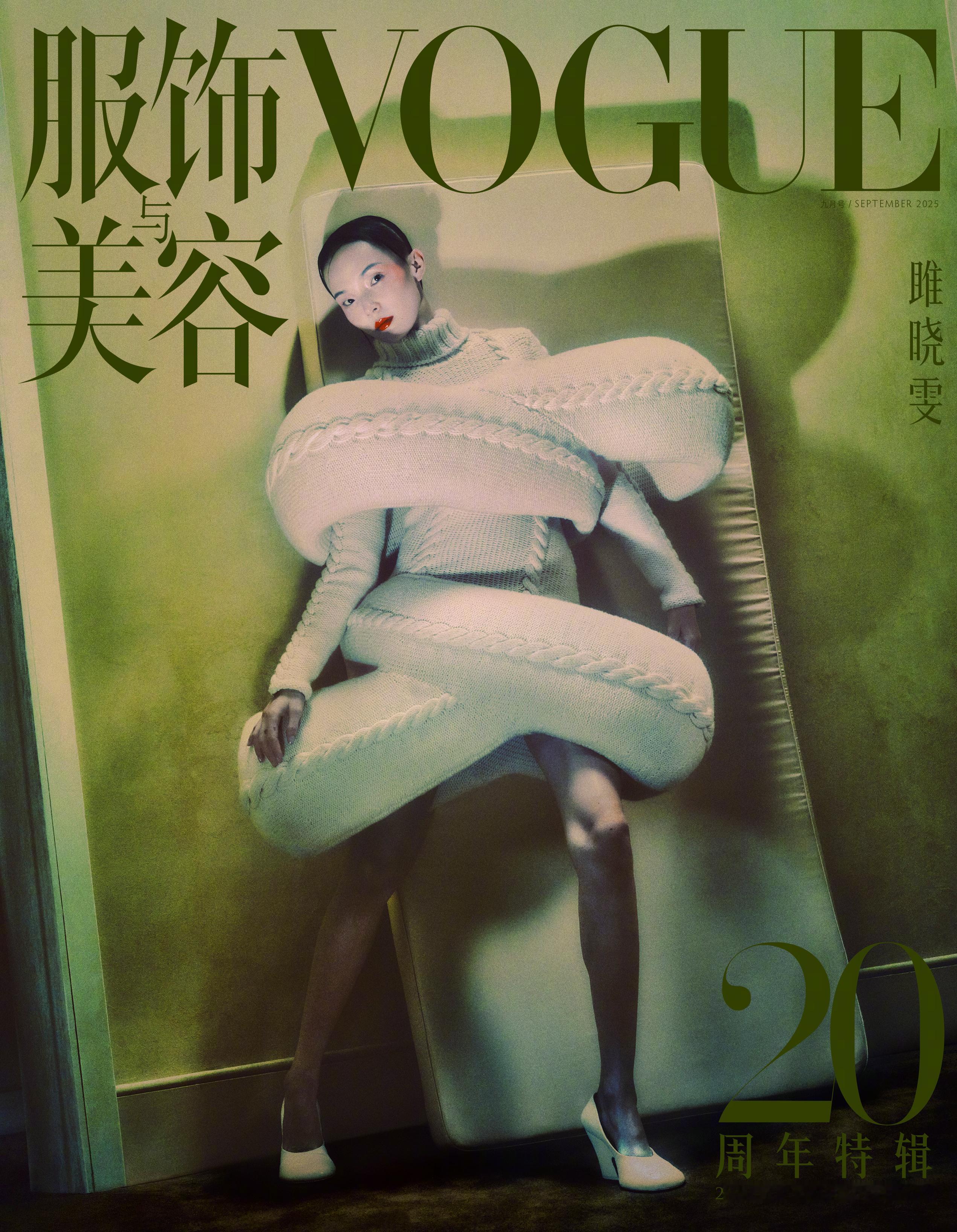雎晓雯和刘雯金九撞衫了，在你审美里哪个超模表现力更强？​​​