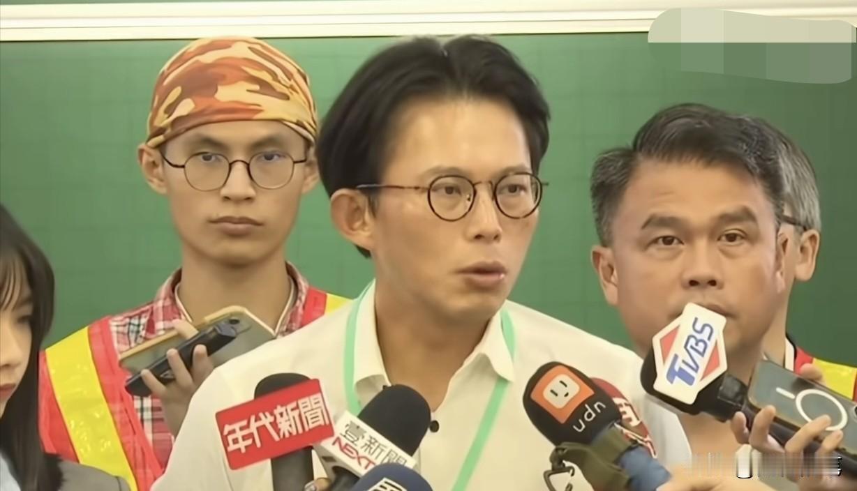 果然，黄国昌窜访日本回到台湾之后，面对媒体采访夸夸其谈，声称此行收获满满，对于一