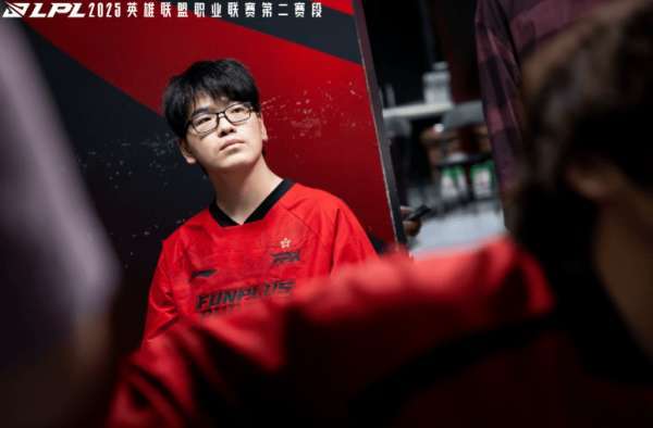 英雄联盟S15什么情况？近日网传FPX疑似将有人员大变动，打野和下路双人组或将