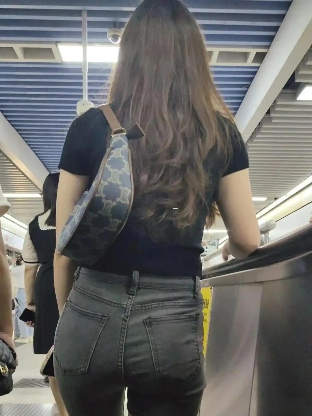 头一次见，这裤子一定很贵吧