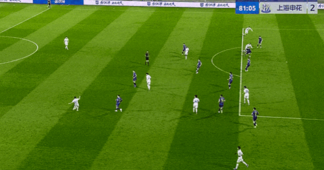 申花这场比赛的能够逆转的关键人物我觉得是谢鹏飞。上场以后直接解放了拉唐，能够让拉